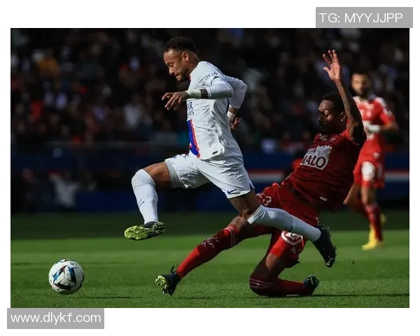 内马尔双响巴黎圣日耳曼3-1胜雷恩，法甲领头羊保持不败记录